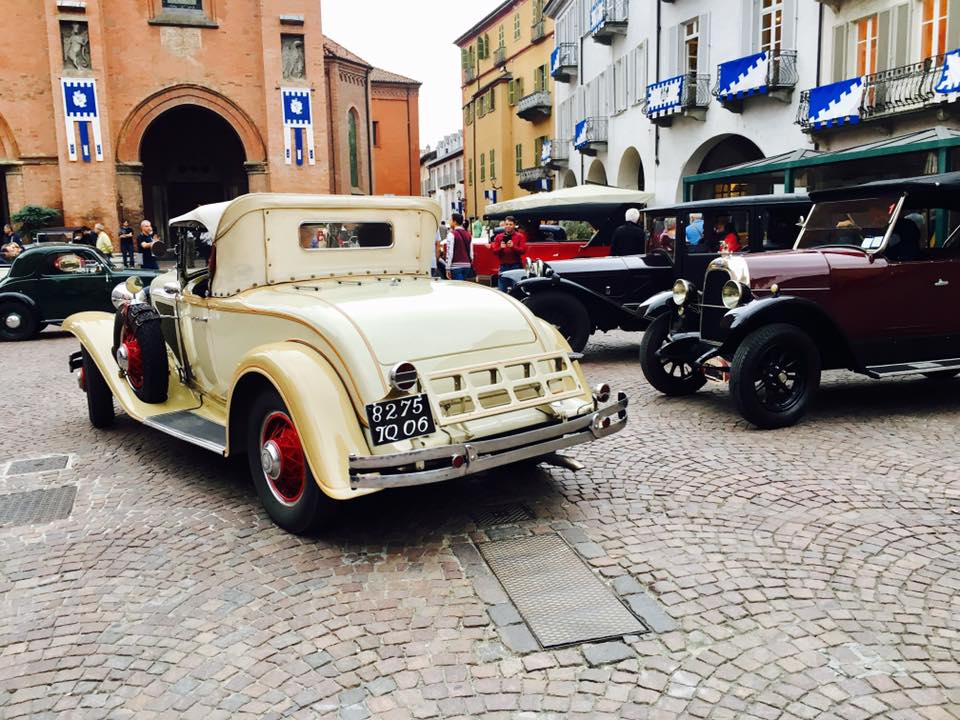 Random classic car show in Piazza Duomo