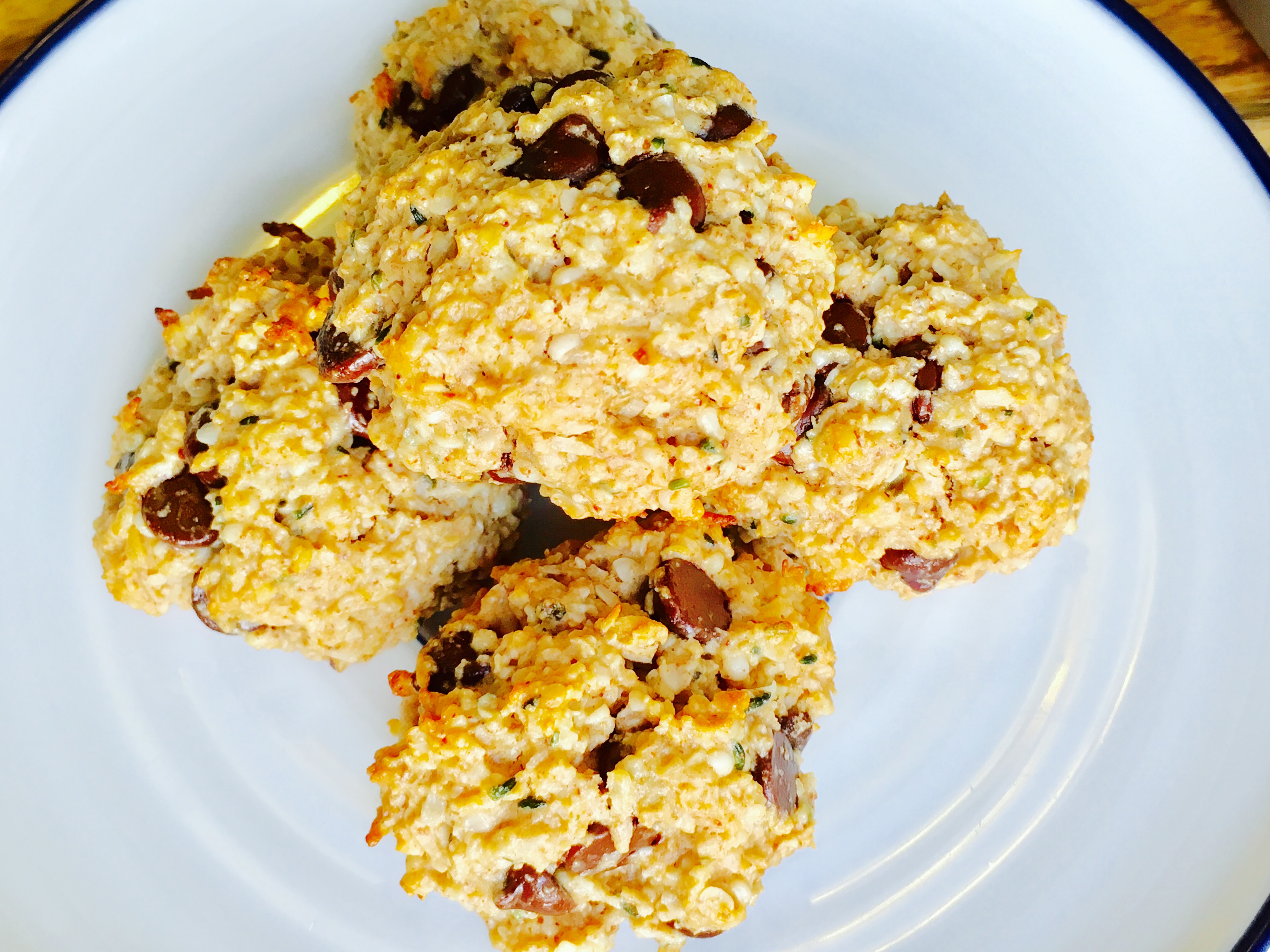 These Oatmeal Hemp Seed Cookie Bites are a delicious marriage of chocolate chip oatmeal cookies and coconut macaroons. Best of all, they’re packed with nutrient-rich ingredients like oats, dark chocolate, and hemp seed.