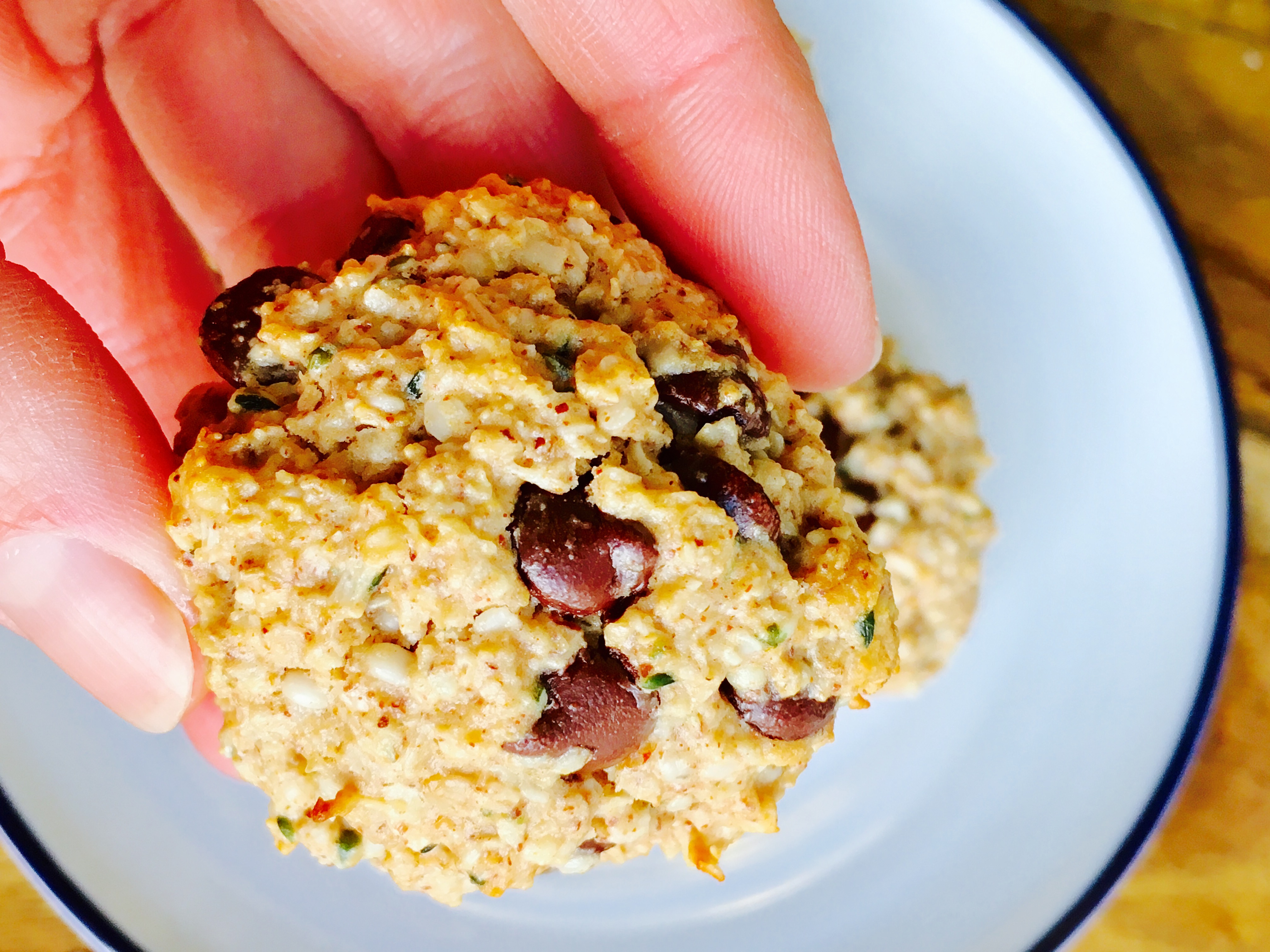 These Oatmeal Hemp Seed Cookie Bites are a delicious marriage of chocolate chip oatmeal cookies and coconut macaroons. Best of all, they’re packed with nutrient-rich ingredients like oats, dark chocolate, and hemp seed.