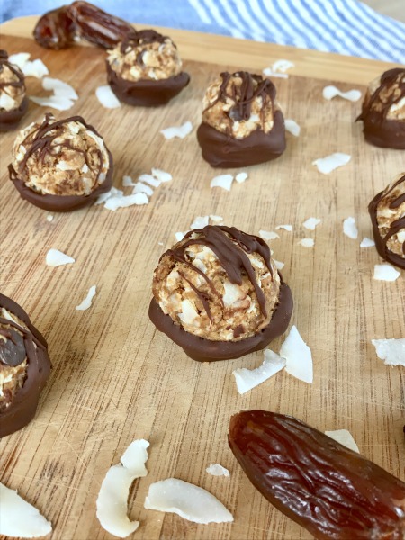 Raise your hand if you're a Samoa fan.  This copy-cat Samoa is a healthier, protein-packed version of the Girl Scout Cookie classic.  It's a perfect snack or dessert bite!