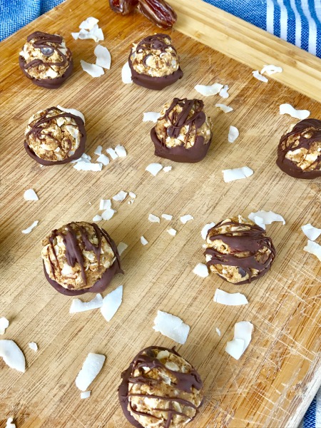 Raise your hand if you're a Samoa fan.  This copy-cat Samoa is a healthier, protein-packed version of the Girl Scout Cookie classic.  It's a perfect snack or dessert bite!