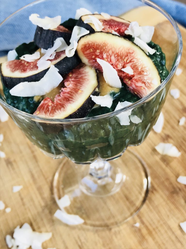 Cinnamon-Vanilla Spirulina Chia Seed Pudding