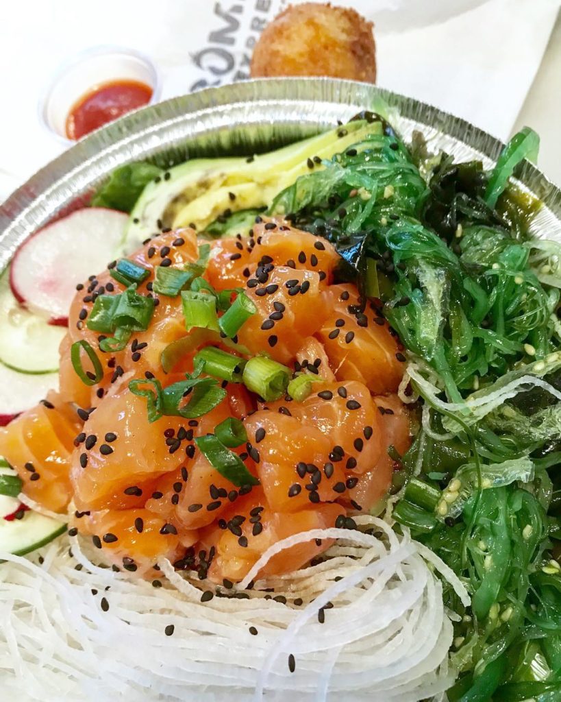 Raw salmon salad