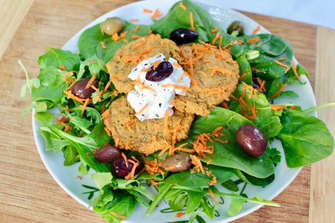 This Jalapeño Hummus Baked Falafel recipe is an easy dinner or make-ahead lunch, and perfect for #meatlessmonday!