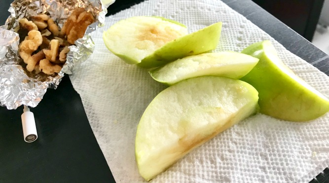 Walnuts and apples - healthy work snack